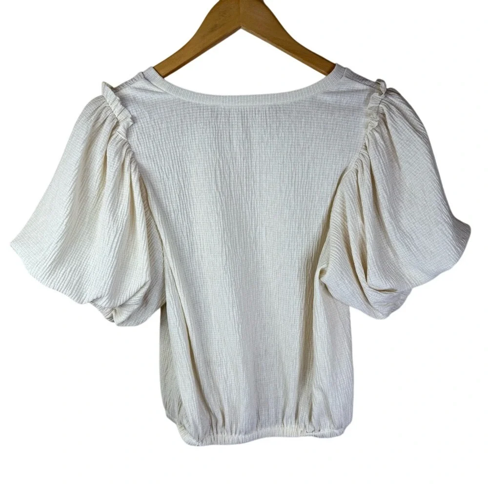 ASTR‎ The Label Cream Puff Sleeve Size Medium Top Short Sleeve Flattering Office